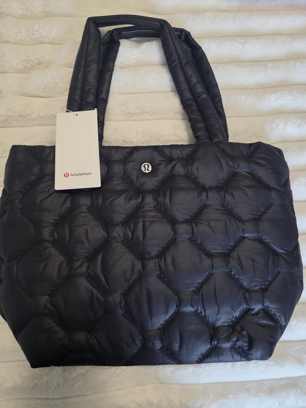 Lululemon Quilty Pleasures Tote BagMedium 12L - Picture 8 of 9